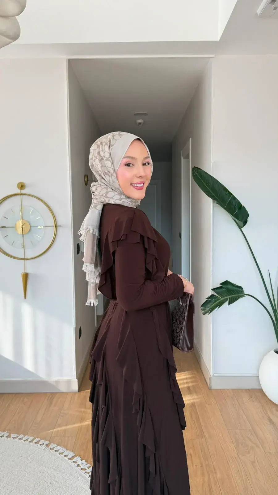 Yeni Sezon Gamze Sendy Fırfır Detaylı Tesettür Takım Kahverengi