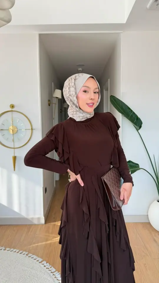 Yeni Sezon Gamze Sendy Fırfır Detaylı Tesettür Takım Kahverengi