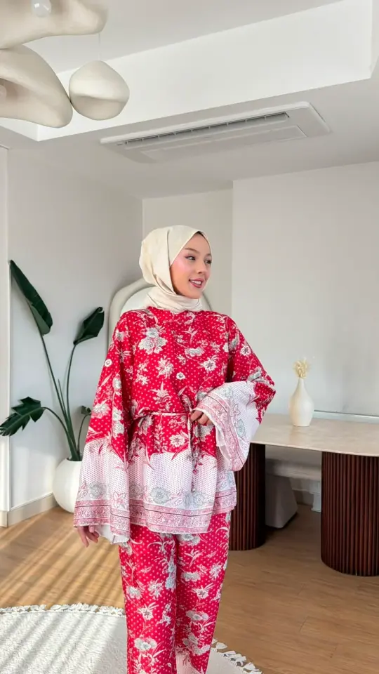 Yeni Sezon Viral Elena Desenli Takım Cupra Saten Kırmızı