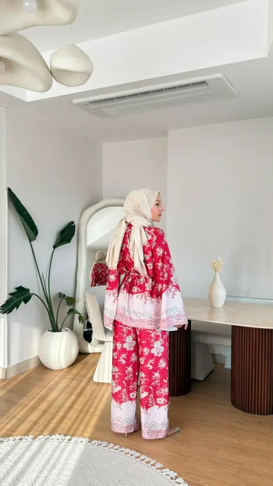 Yeni Sezon Viral Elena Desenli Takım Cupra Saten Kırmızı