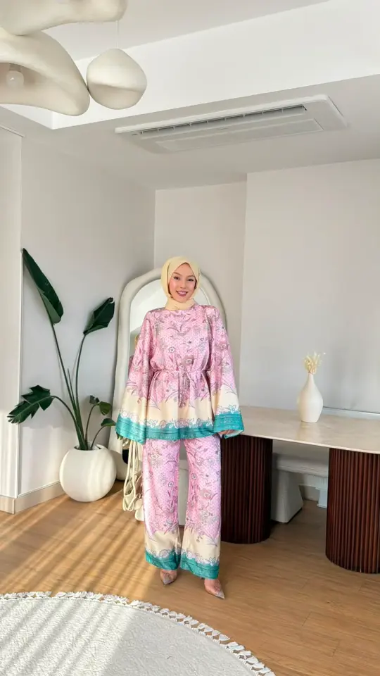 Yeni Sezon Viral Elena Desenli Takım Cupra Saten Pembe