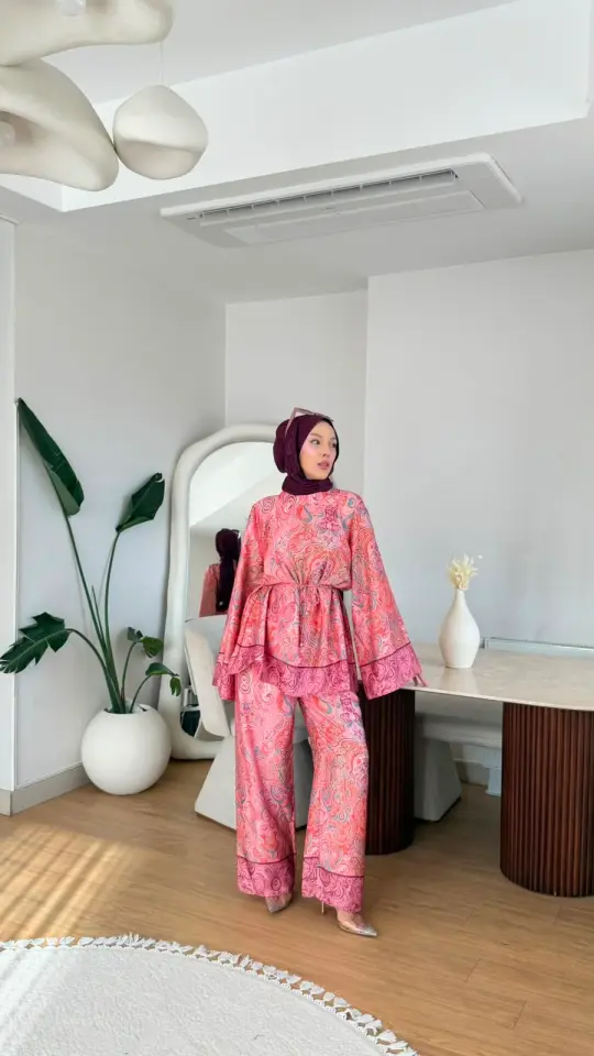 Yeni Sezon Viral Elena Desenli Takım Cupra Saten Nar Çiçeği