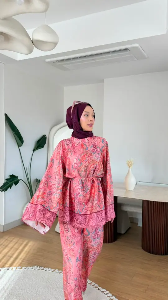 Yeni Sezon Viral Elena Desenli Takım Cupra Saten Nar Çiçeği