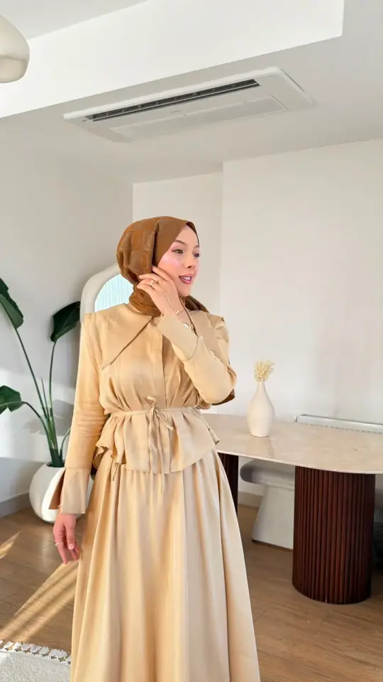 Yeni Sezon Burçin Takım Saten Bej