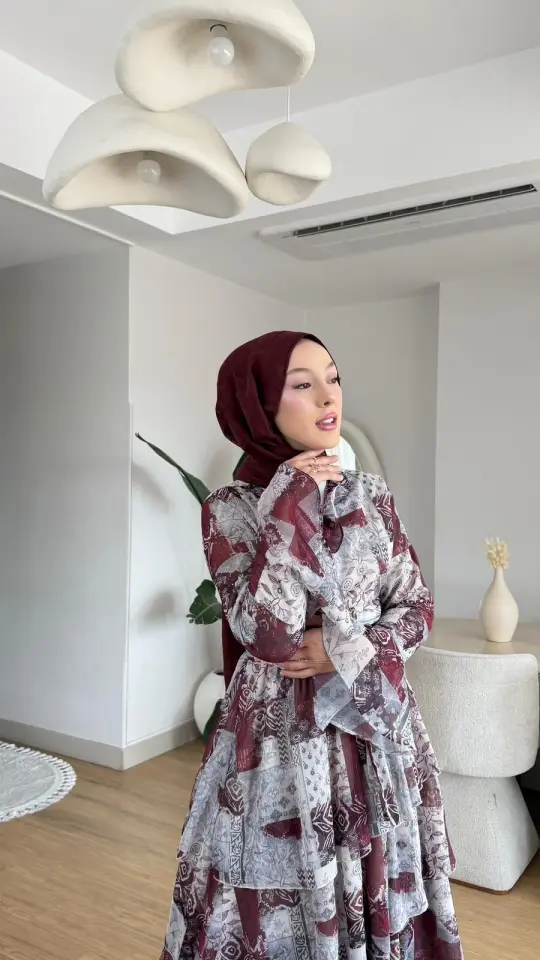 Yeni Sezon Tasarım Gold Varaklı Şifon Astarlı Takım Bordo