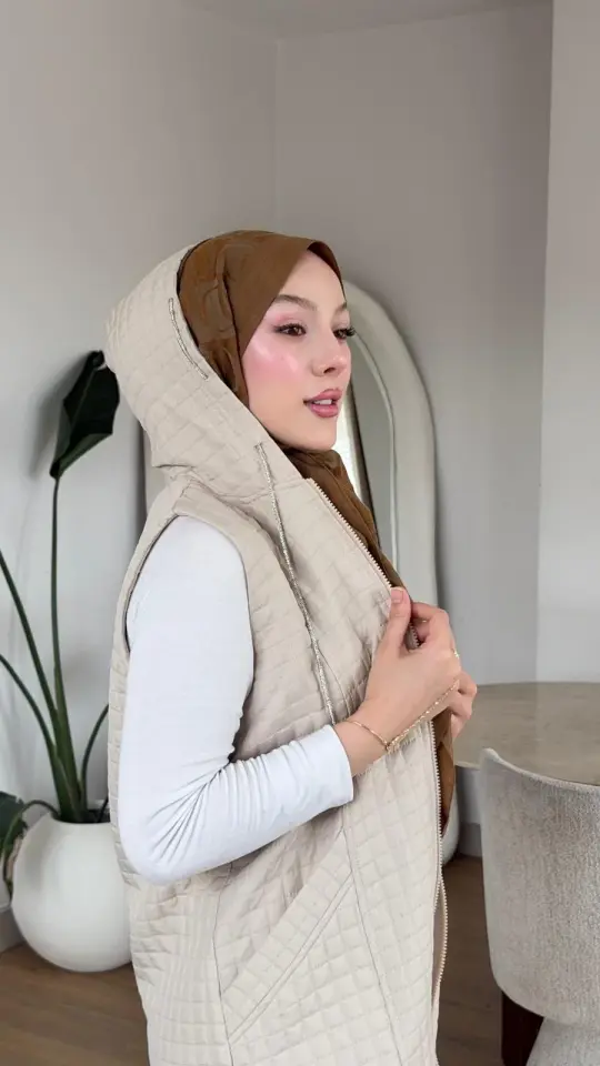 Yeni Sezon Nesrin Kapitone Yelek Beyaz