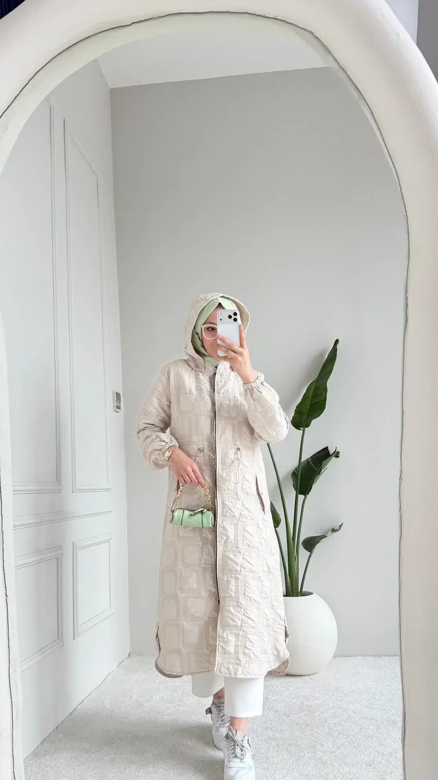 Armina Kap Beyaz